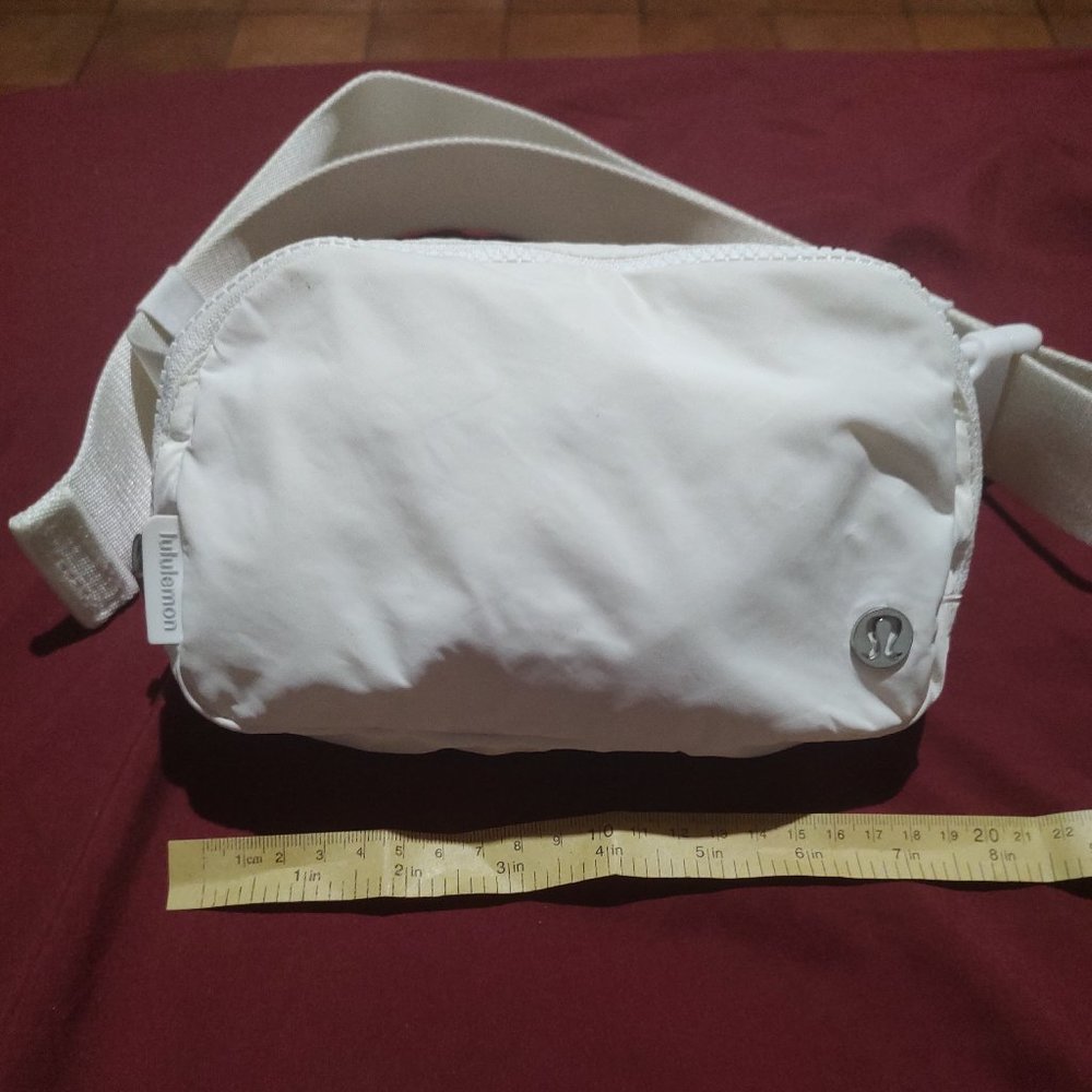 Lululemon crossbody bag fanny pack